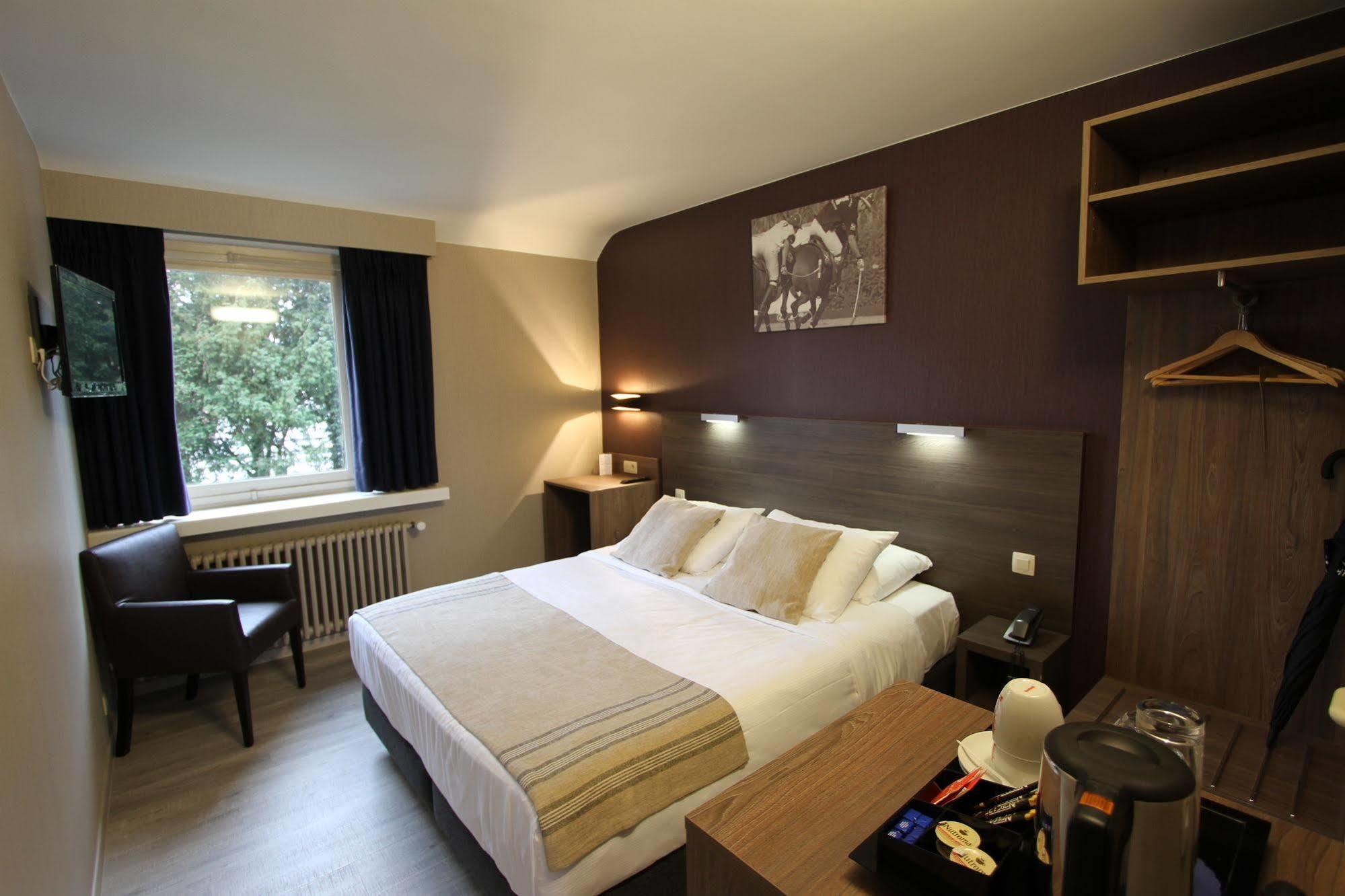 Hotel Auberge St. Pol Кноке-Хайст Екстериор снимка