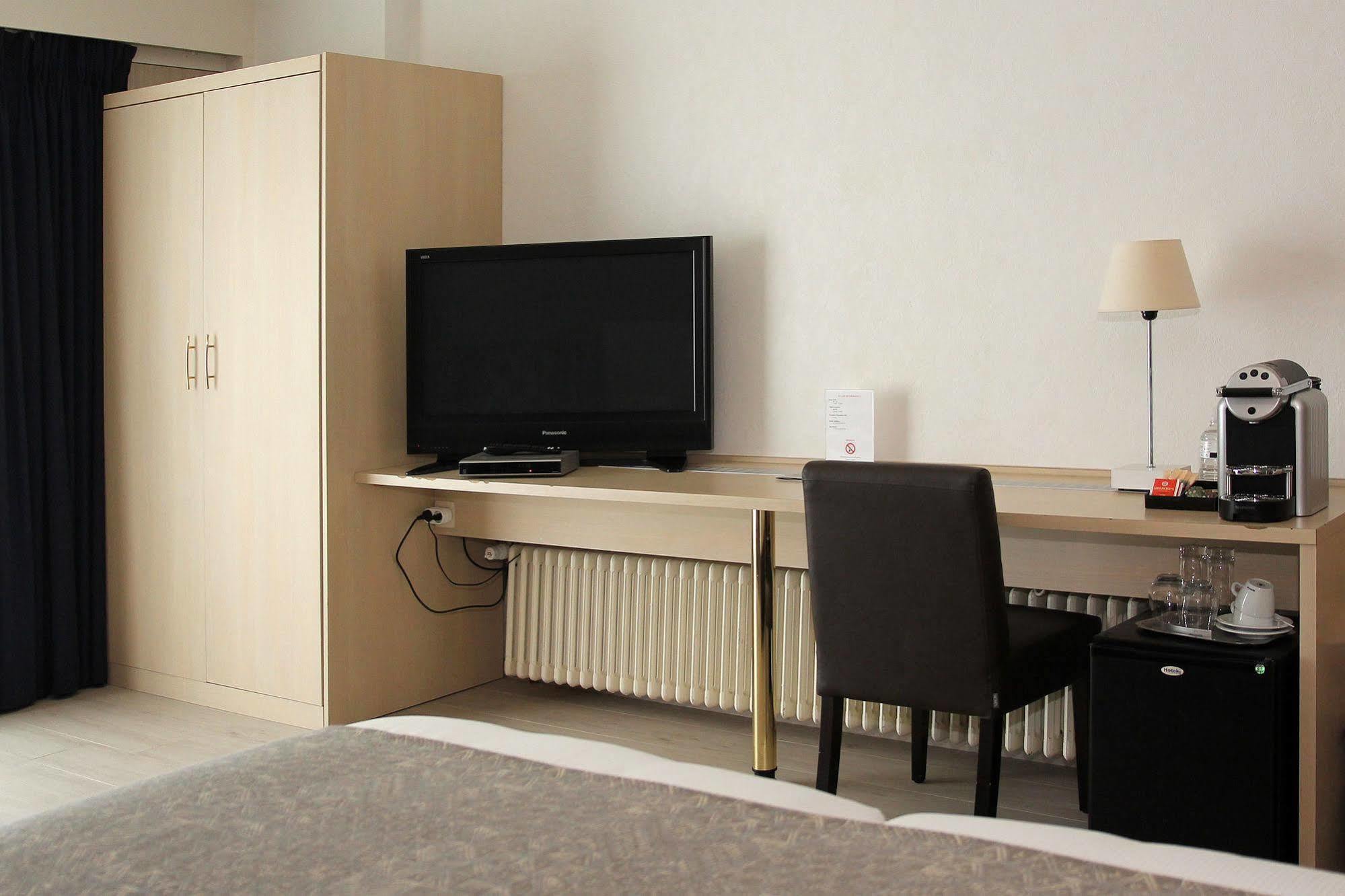 Hotel Auberge St. Pol Кноке-Хайст Екстериор снимка